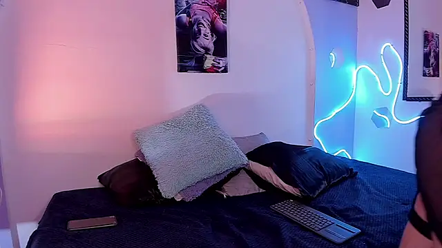 Room 69x online show from 09/19/25, 01:04