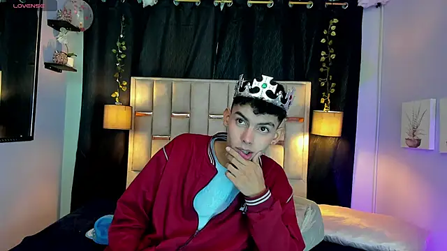 Room 69x online show from 10/11/25, 03:51