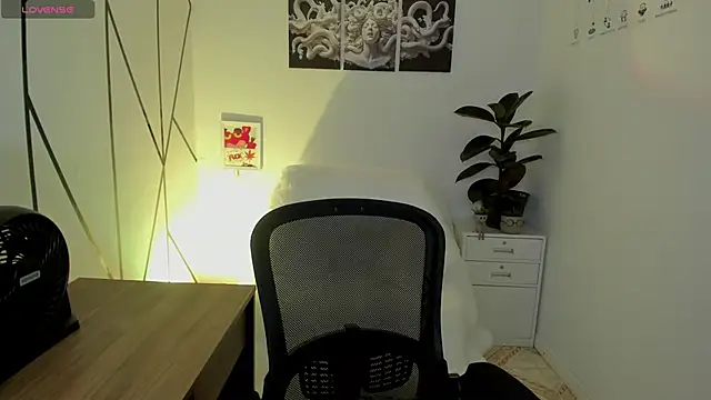 Room 69x online show from 11/06/25, 03:21