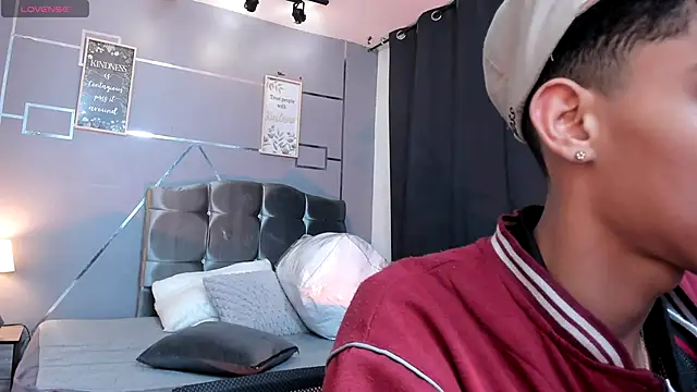 Room 69x online show from 11/20/25, 03:18