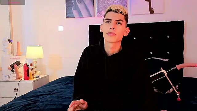 Room 69x online show from 03/26/26, 08:18