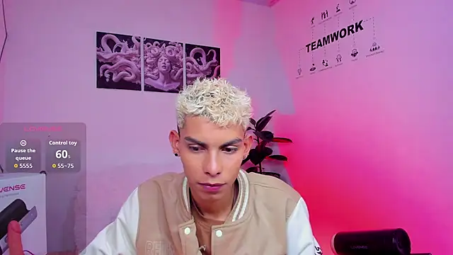 Room 69x online show from 12/20/25, 03:31