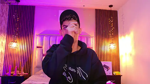 Room 69x online show from 05/02/26, 12:43