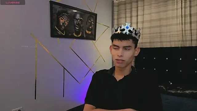 Room 69x online show from 10/22/25, 09:13