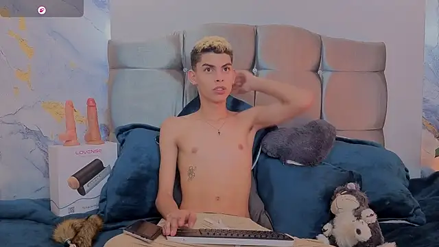 Room 69x online show from 03/31/26, 04:31