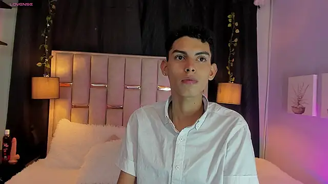 Room 69x online show from 11/25/25, 03:45