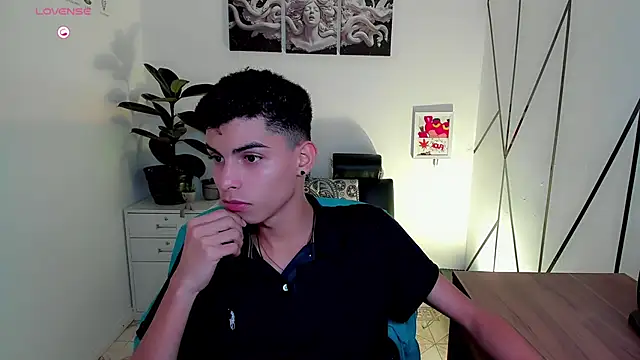 Room 69x online show from 10/30/25, 09:11