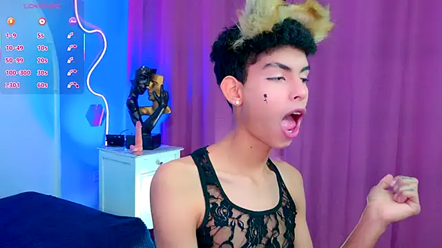 Room 69x online show from 10/04/25, 05:14