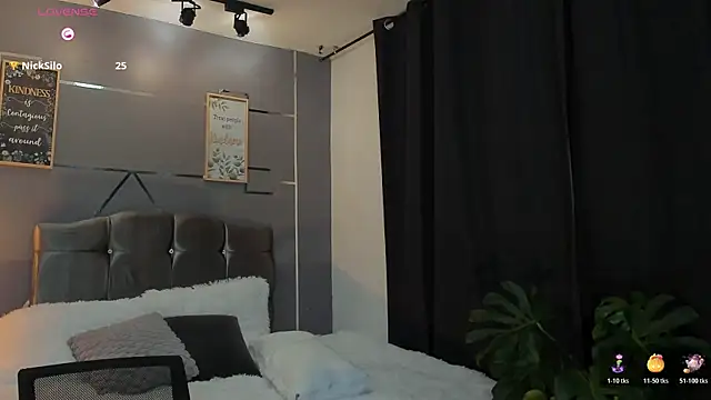 Room 69x online show from 10/31/25, 09:17