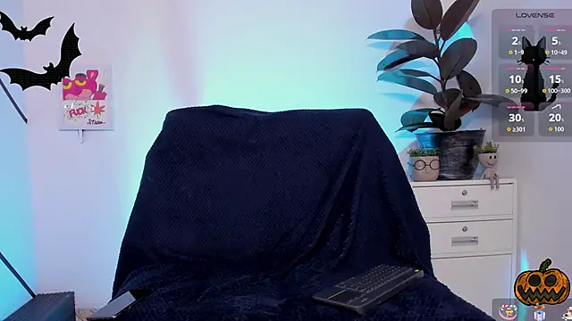 Room 69x online show from 10/24/25, 03:49