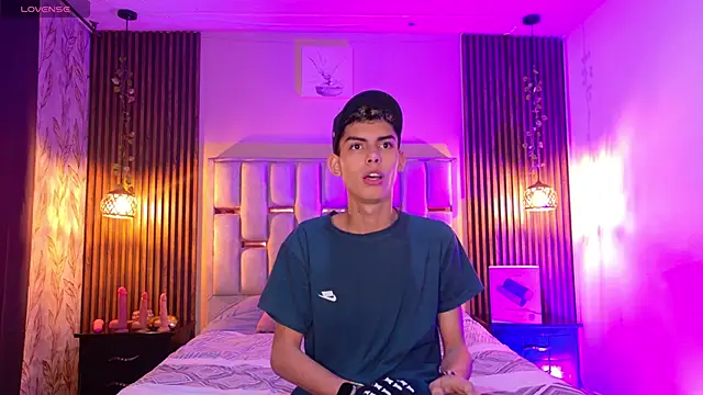 Room 69x online show from 05/04/26, 11:57