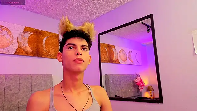 Room 69x online show from 09/26/25, 12:23