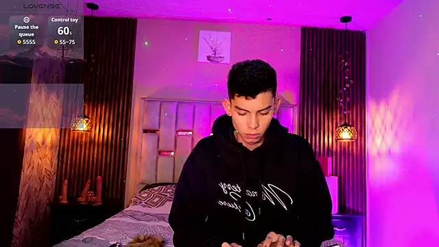 Room 69x online show from 05/19/26, 12:23