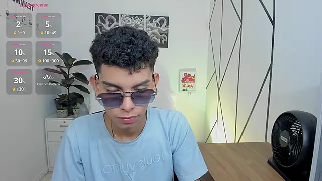 Room 69x online show from 11/08/25, 03:21