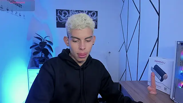 Room 69x online show from 12/15/25, 02:28