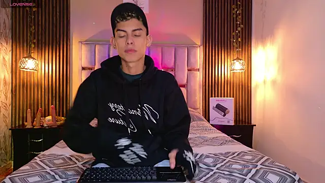 Room 69x online show from 04/30/26, 12:01