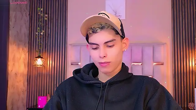 Room 69x online show from 04/07/26, 09:16