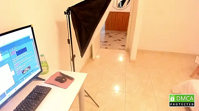 Manuela miller  online show from 10/15/25, 08:17