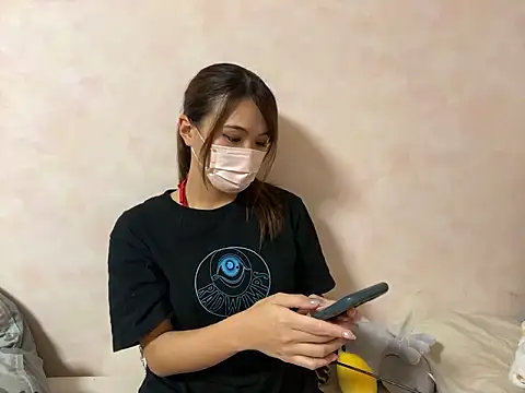 Snapshot of rad_chan chatting on 10/17/25, 01:35 rad chan online show from 10/17/25, 01:35