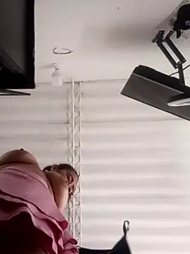 linda luna29 online show from 10/25/25, 03:56