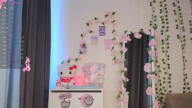 Snapshot of roxydolll chatting on 07/12/26, 02:01 roxydolll online show from 07/12/26, 02:01