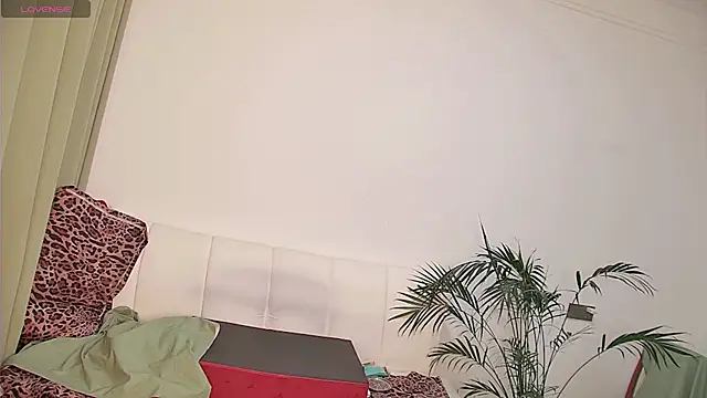 Snapshot of Solsken_ chatting on 07/16/26, 04:31 Solsken online show from 07/16/26, 04:31