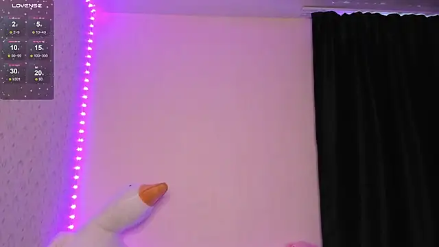 Snapshot of succubantra chatting on 11/14/25, 01:04 succubantra online show from 11/14/25, 01:04