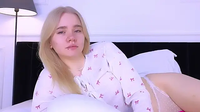 ANNABELLE LU online show from 10/15/25, 02:21