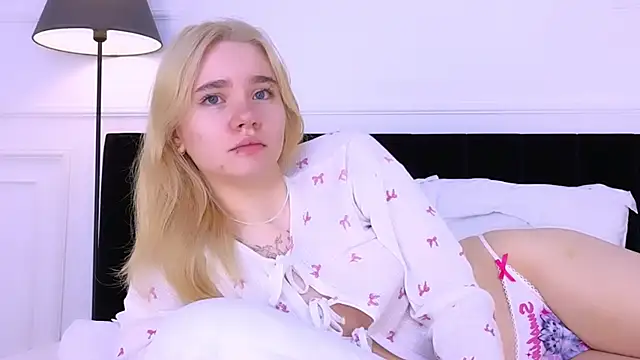 ANNABELLE LU online show from 10/22/25, 02:22