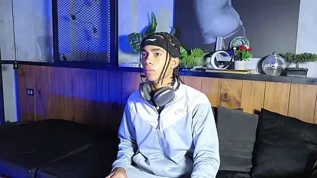 AlanCutee online show from 05/03/26, 01:25