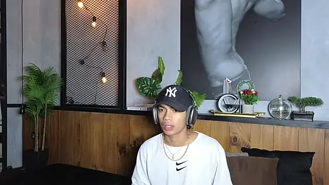 AlanCutee online show from 05/13/26, 01:29