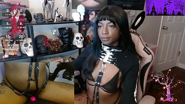 Snapshot of bunniikimi chatting on 09/30/25, 12:44 bunniikimi online show from 09/30/25, 12:44