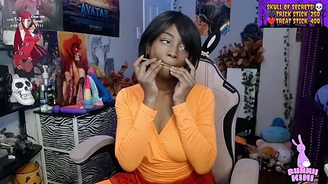 Snapshot of bunniikimi chatting on 10/28/25, 02:05 bunniikimi online show from 10/28/25, 02:05