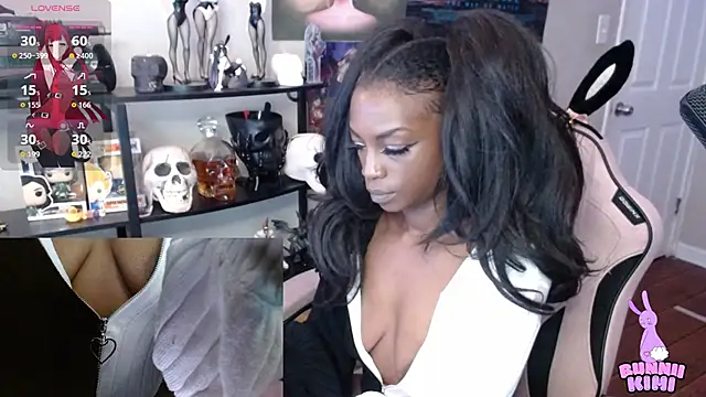 Snapshot of bunniikimi chatting on 09/16/25, 12:39 bunniikimi online show from 09/16/25, 12:39