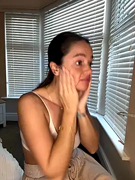 Snapshot of Mollyloverxo chatting on 10/09/25, 07:42 Mollyloverxo online show from 10/09/25, 07:42