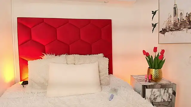 Alaia Snow online show from 11/30/25, 09:04