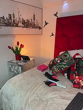 Alaia Snow online show from 12/17/25, 08:36