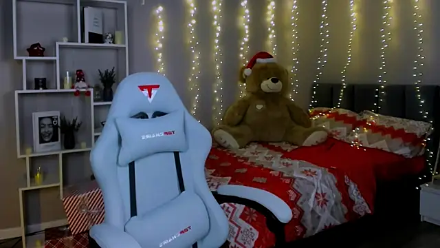 AnoraDark online show from 12/14/25, 12:22