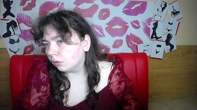 Snapshot of NeonilaLisova chatting on 12/15/25, 12:11 NeonilaLisova online show from 12/15/25, 12:11