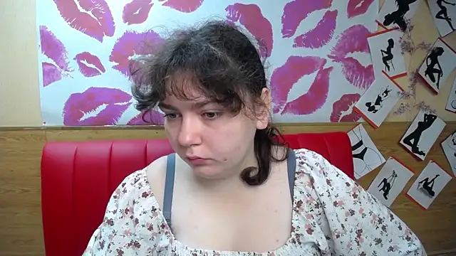 Snapshot of NeonilaLisova chatting on 10/19/25, 05:32 NeonilaLisova online show from 10/19/25, 05:32