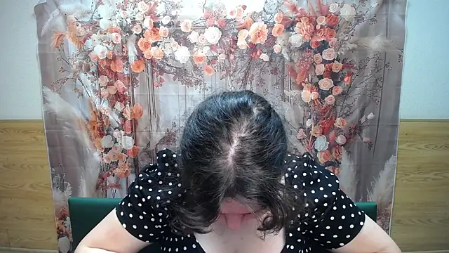 Snapshot of NeonilaLisova chatting on 02/02/26, 12:15 NeonilaLisova online show from 02/02/26, 12:15