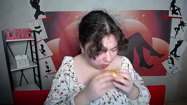 Snapshot of NeonilaLisova chatting on 11/17/25, 12:20 NeonilaLisova online show from 11/17/25, 12:20