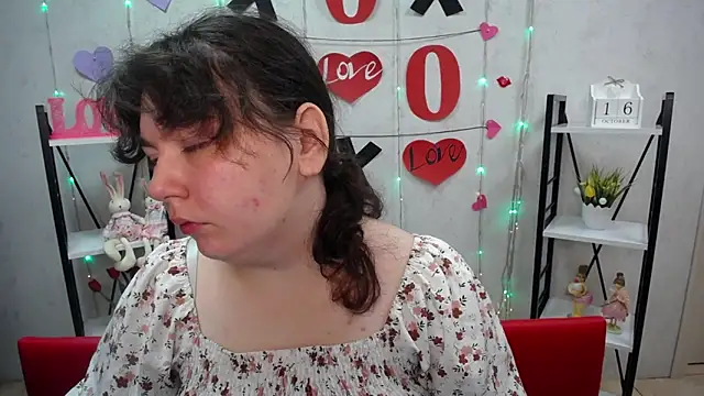 Snapshot of NeonilaLisova chatting on 10/16/25, 05:27 NeonilaLisova online show from 10/16/25, 05:27