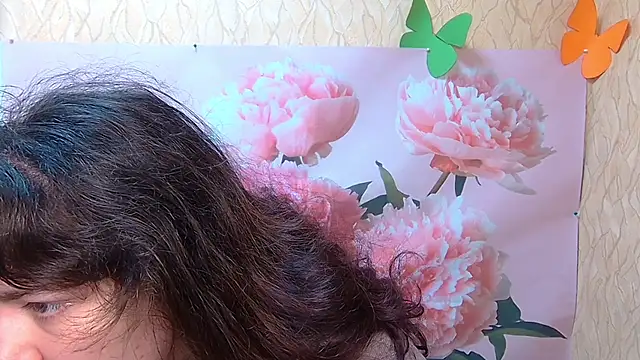 Snapshot of NeonilaLisova chatting on 09/26/25, 05:25 NeonilaLisova online show from 09/26/25, 05:25