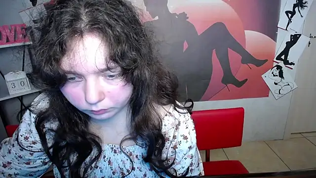 Snapshot of NeonilaLisova chatting on 12/01/25, 12:17 NeonilaLisova online show from 12/01/25, 12:17