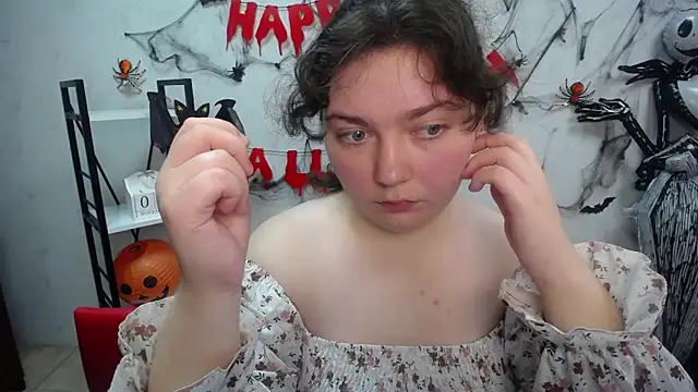 Snapshot of NeonilaLisova chatting on 11/10/25, 12:21 NeonilaLisova online show from 11/10/25, 12:21