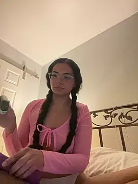 Snapshot of vixxnovalee chatting on 02/06/26, 08:54 vixxnovalee online show from 02/06/26, 08:54