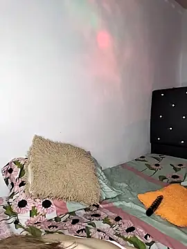 Nahomy cm online show from 10/18/25, 09:17