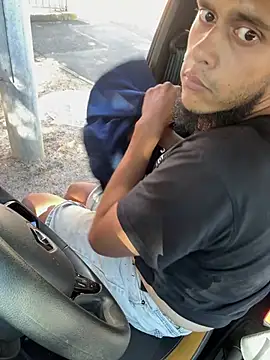 Snapshot of Smallboybigworld chatting on 02/16/26, 02:16 Smallboybigworld online show from 02/16/26, 02:16