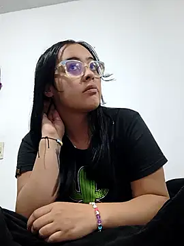 Snapshot of Sofia_leving chatting on 09/26/25, 02:07 Sofia leving online show from 09/26/25, 02:07